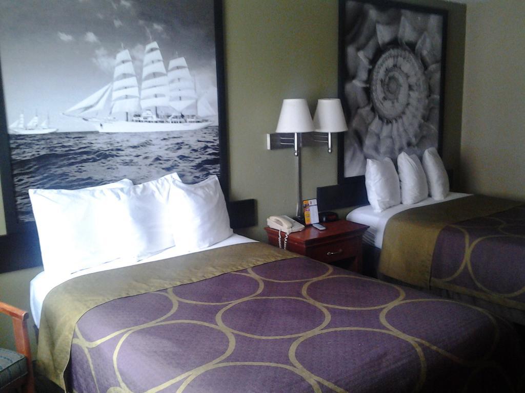 Super 8 By Wyndham Panama City Exterior photo