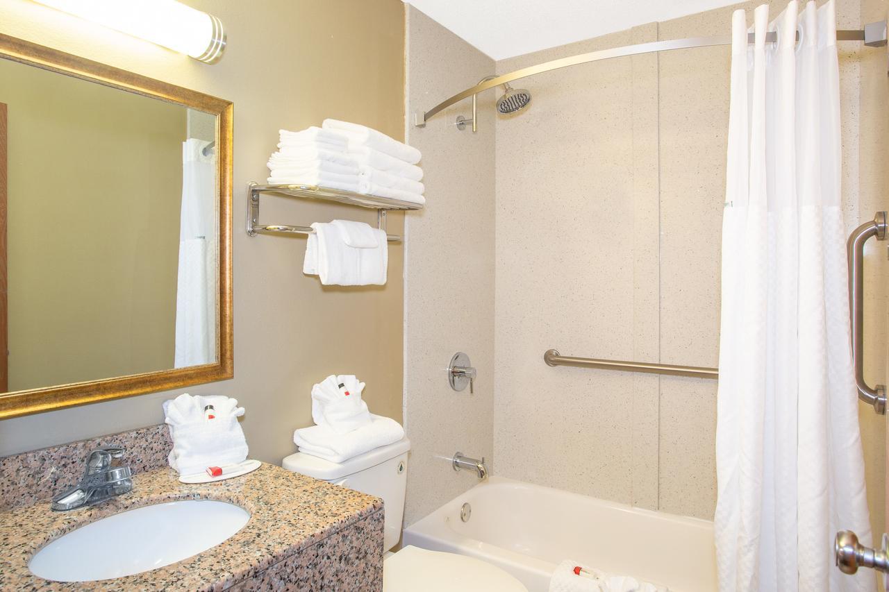 Super 8 By Wyndham Panama City Exterior photo