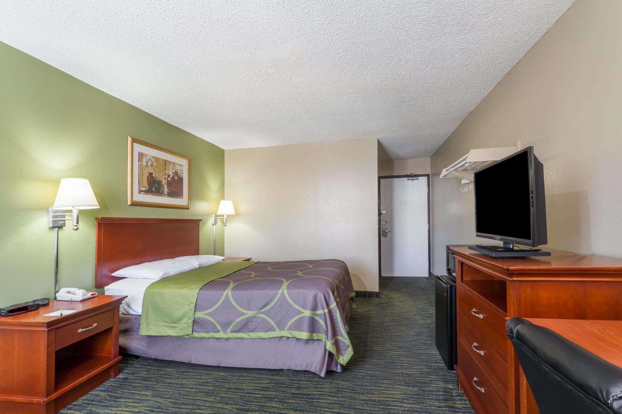 Super 8 By Wyndham Panama City Exterior photo